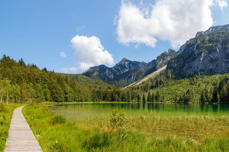 Urlaubsangebote mit sommerlicher Dekoration